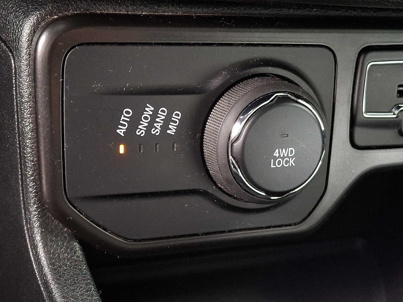 Used 2021 Jeep Renegade Latitude AWD/4WD image 21
