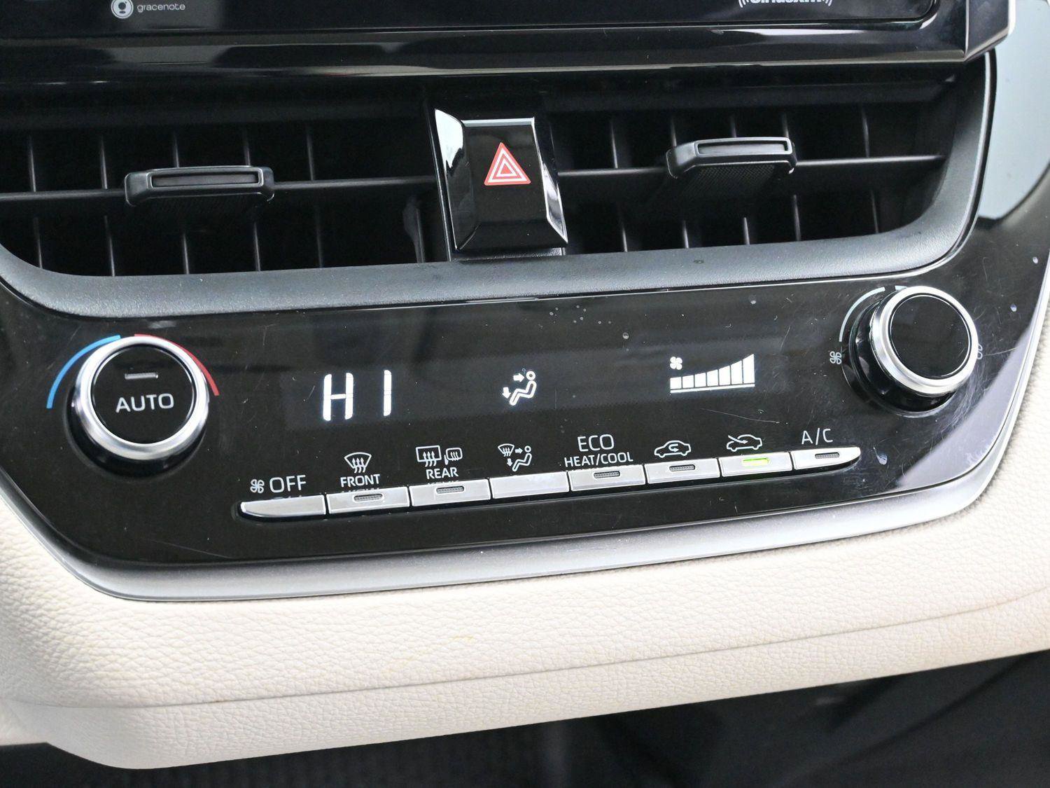 Used 2021 Toyota Corolla LE image 23