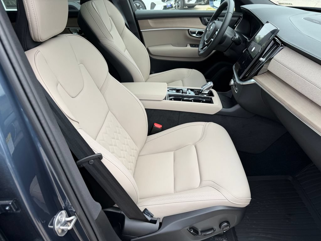 New 2026 Volvo XC90 B6 Plus w/ Protection Package Premier AWD/4WD image 9
