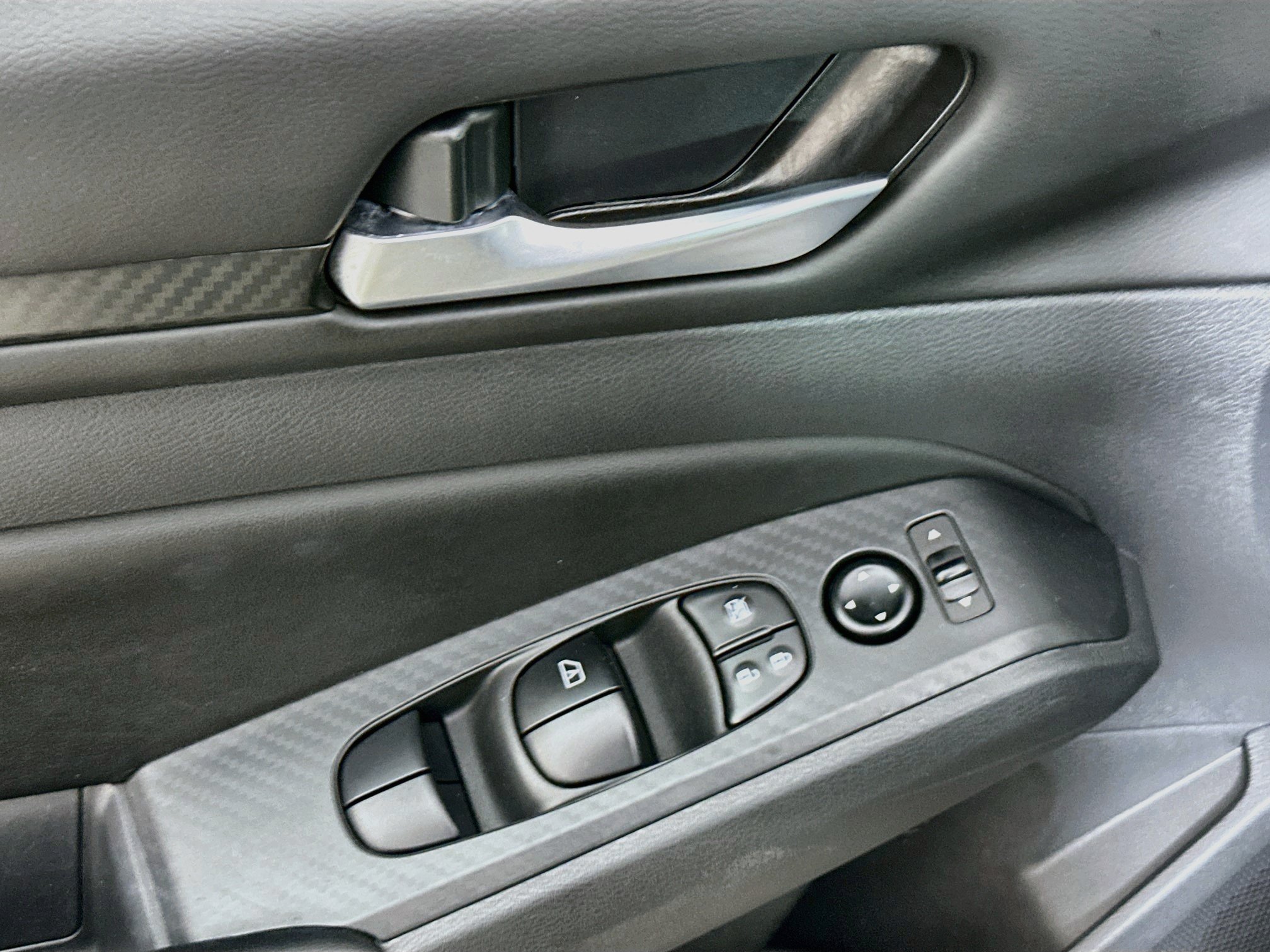 Used 2025 Nissan Altima 2.5 SV FWD image 15