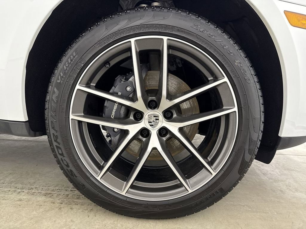 Certified 2025 Porsche Macan image 15