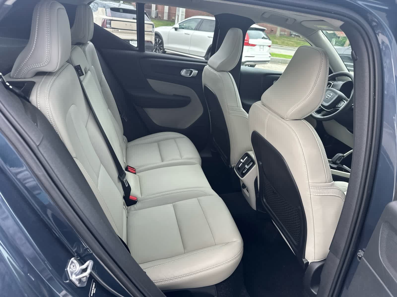 Used 2021 Volvo XC40 T5 Momentum w/ Protection Package Premier AWD/4WD image 39