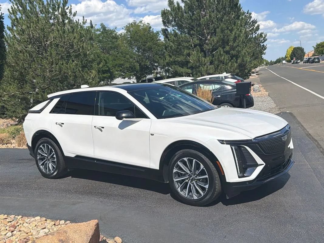 Used 2024 Cadillac Lyriq Sport AWD/4WD image 74