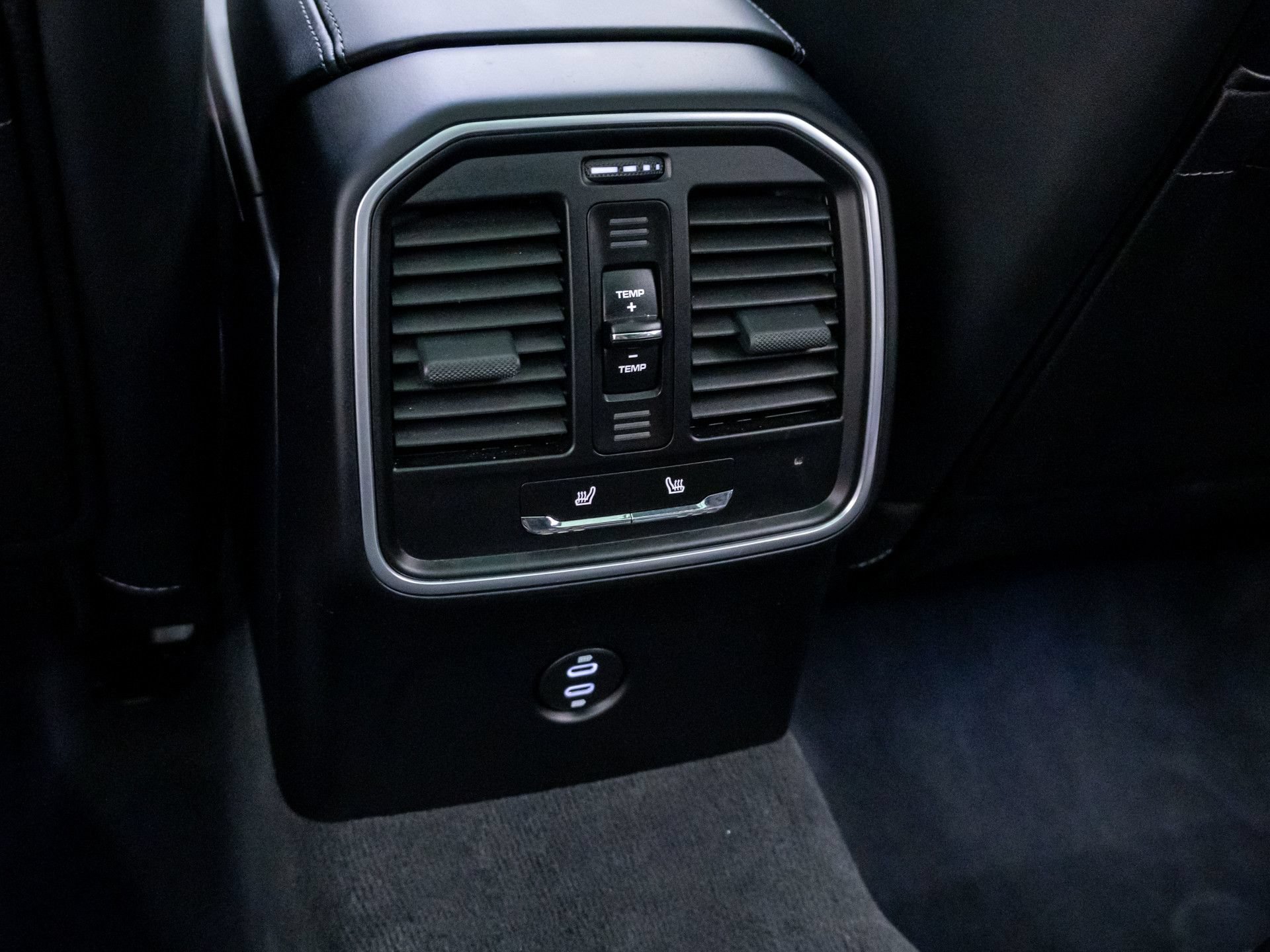 Certified 2026 Porsche Macan AWD/4WD image 19