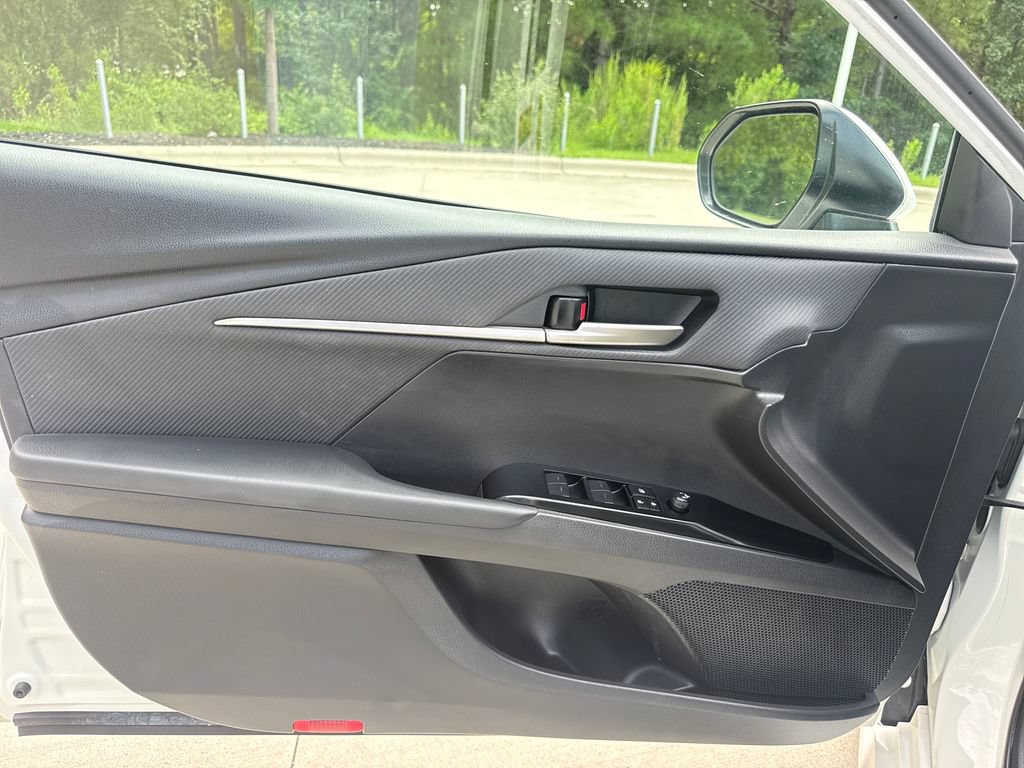 Used 2025 Toyota Camry SE FWD image 13