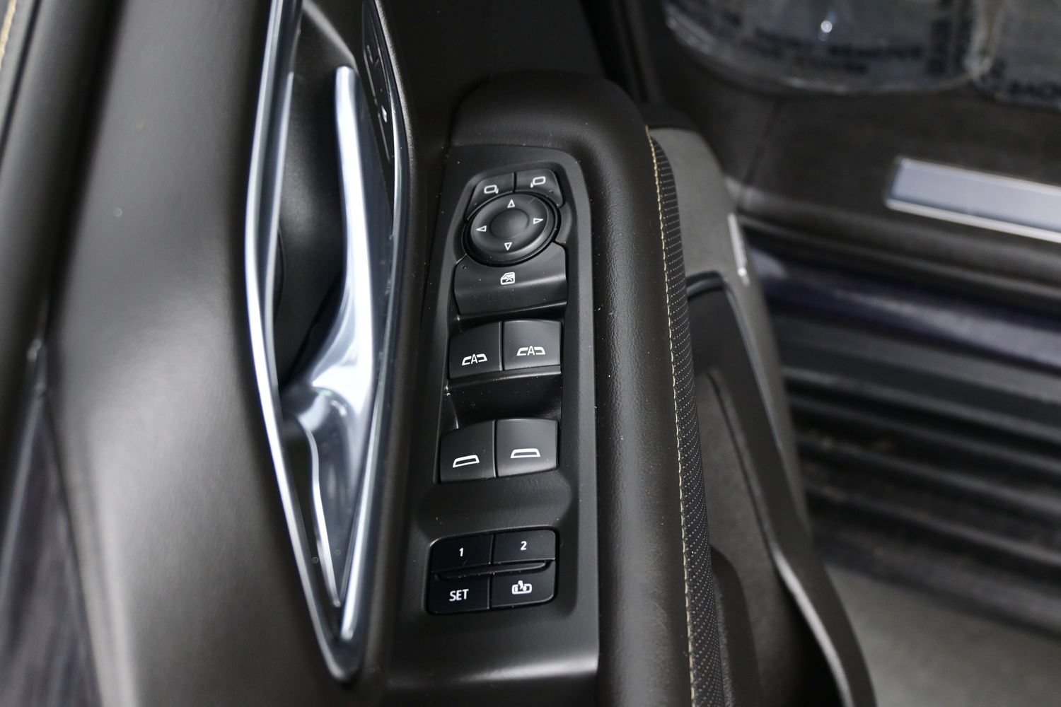 Used 2023 GMC Yukon SLT AWD/4WD image 13