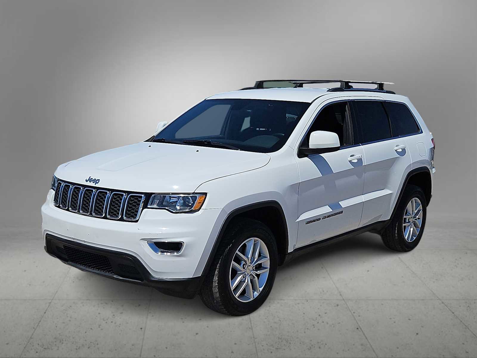 Used 2017 Jeep Grand Cherokee Laredo w/ Quick Order Package 23E AWD/4WD image 4