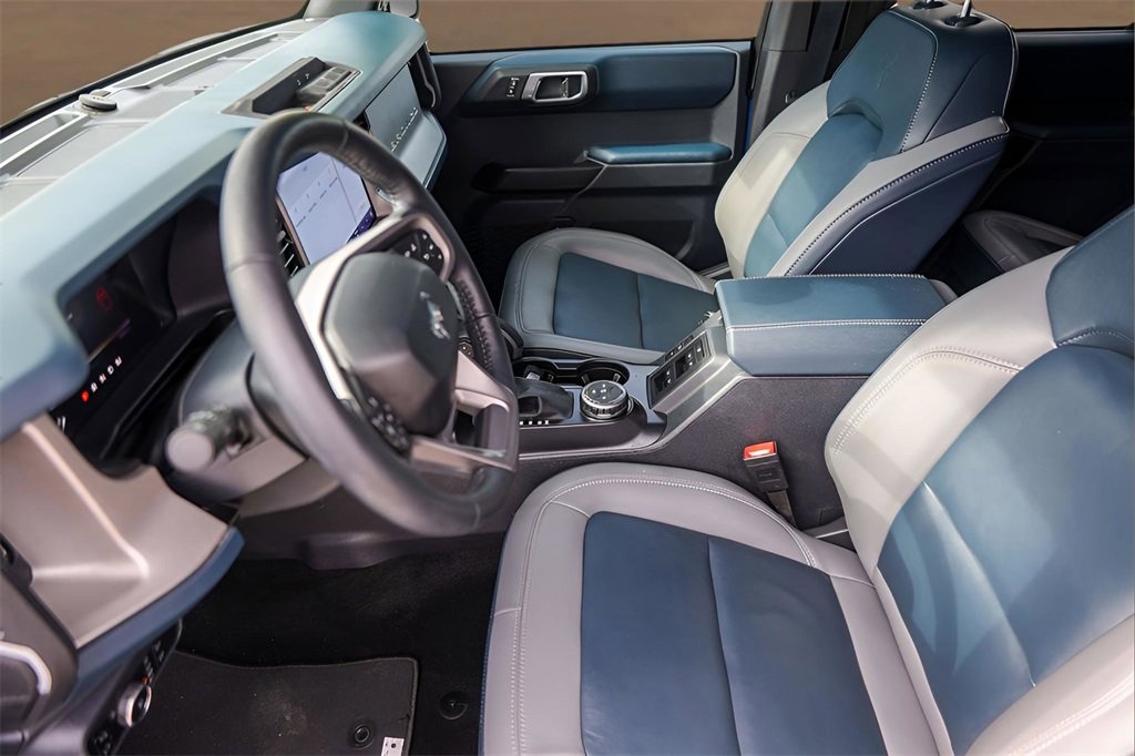 Used 2024 Ford Bronco Outer Banks image 9