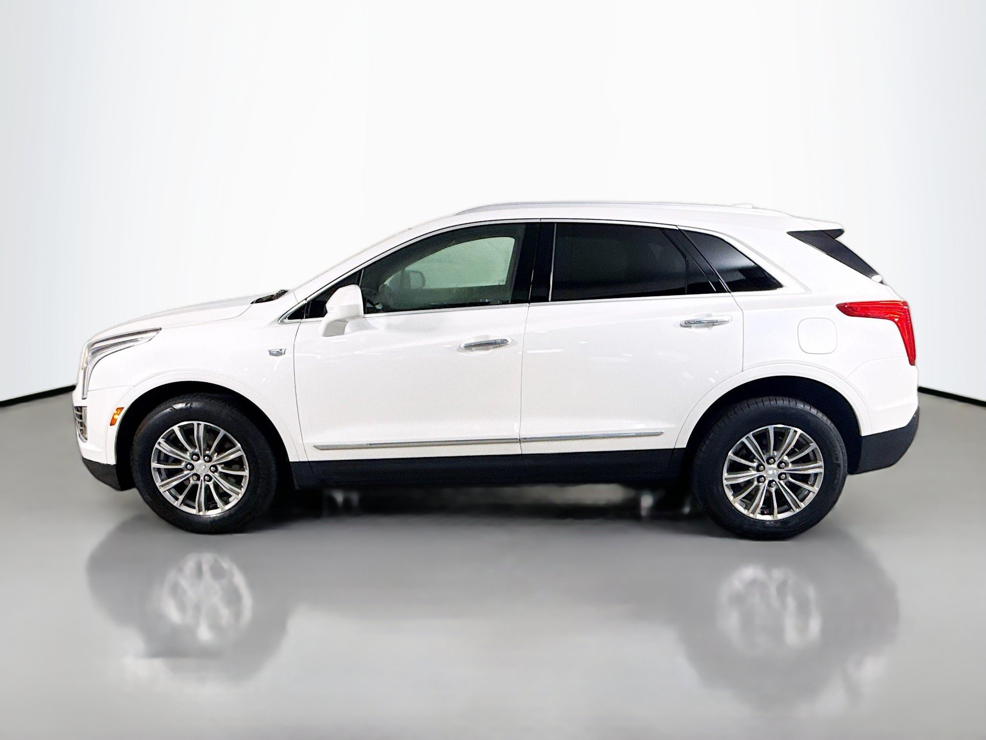Used 2018 Cadillac XT5 Luxury w/ Driver Awareness Package FWD image 6