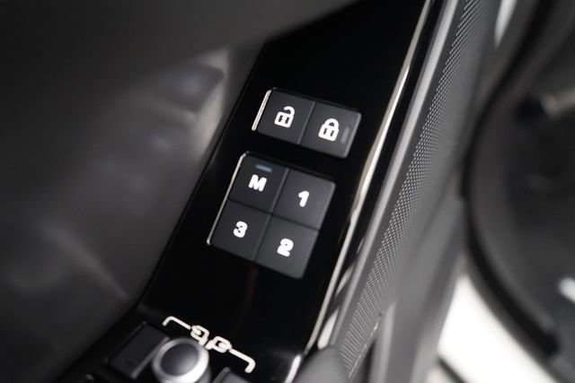 Used 2024 Land Rover Range Rover Velar Dynamic SE image 18