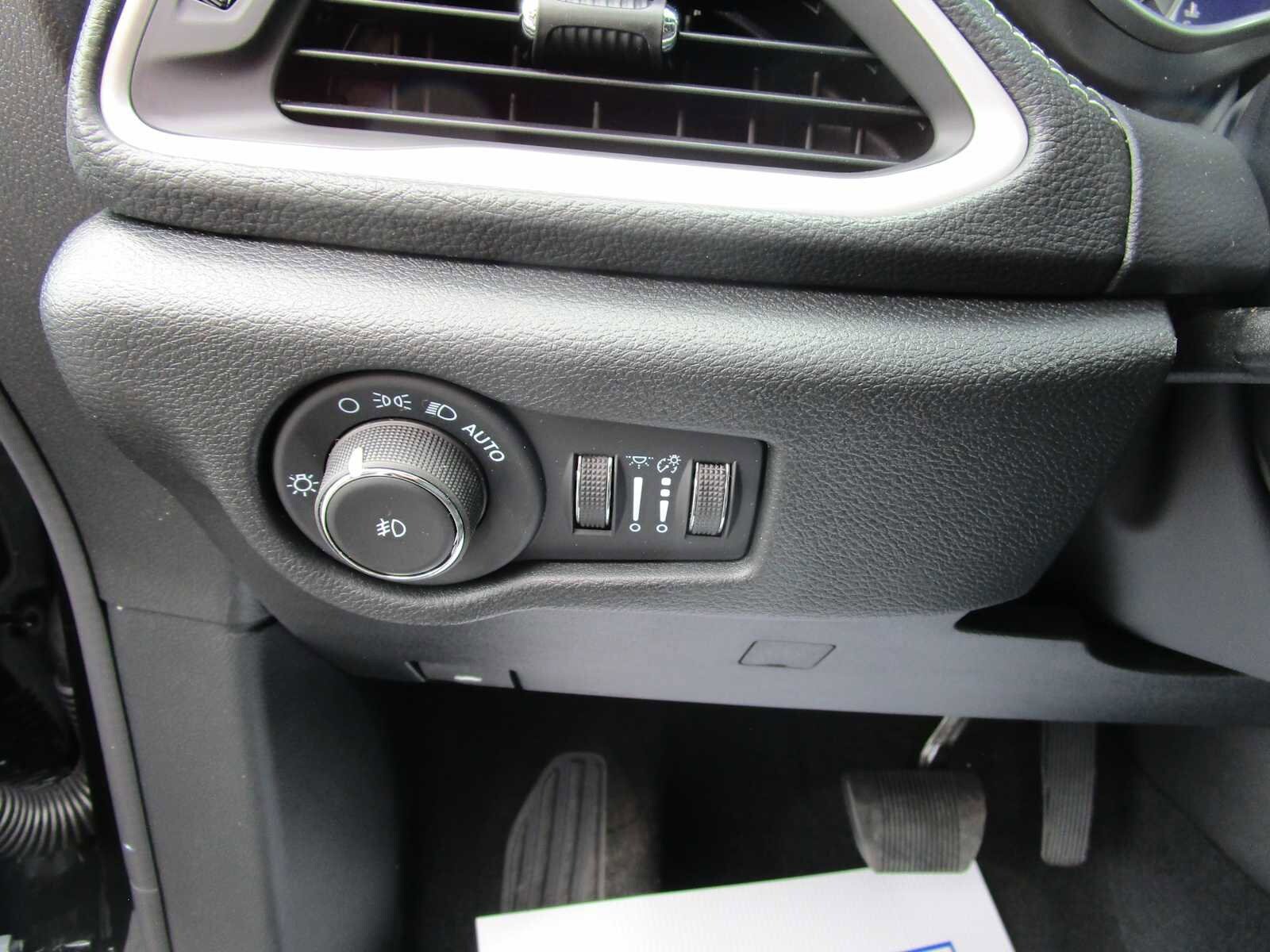 New 2026 Chrysler Pacifica Select FWD image 27