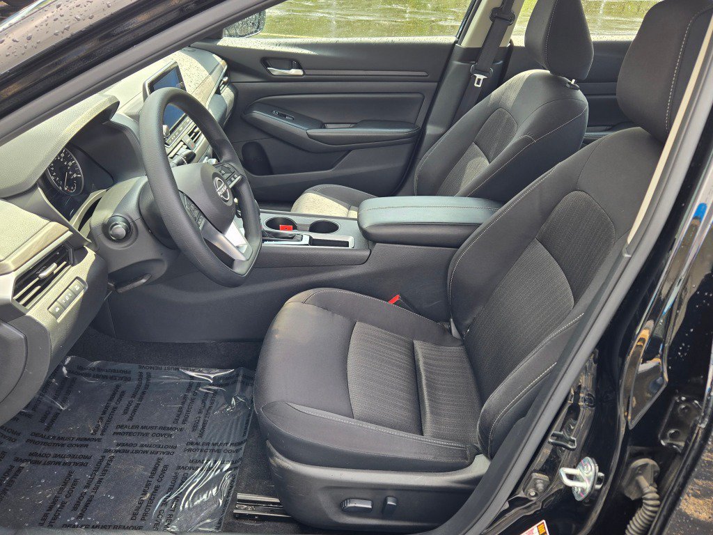 Used 2025 Nissan Altima 2.5 SV FWD image 21