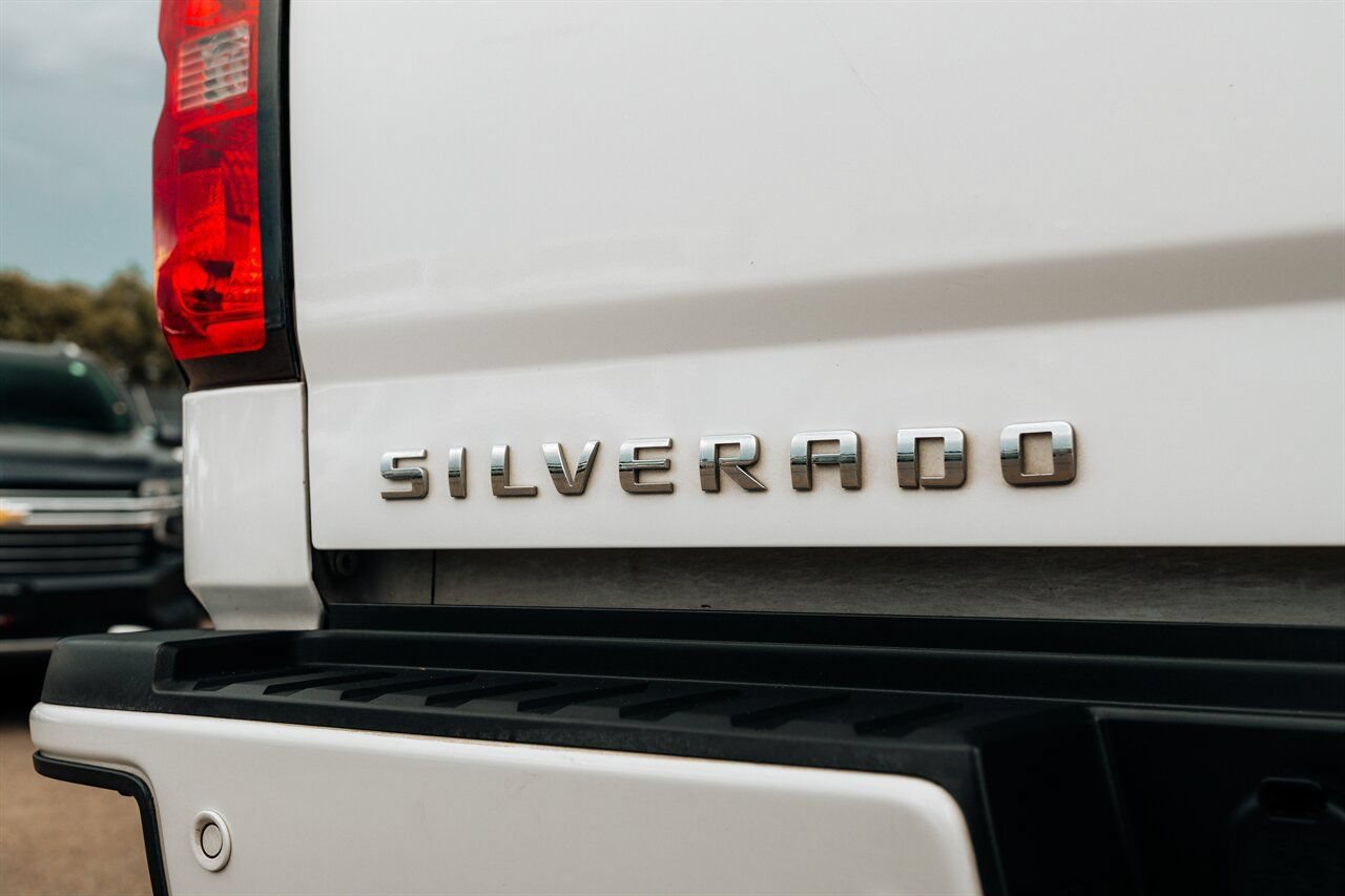 Used 2018 Chevrolet Silverado 2500 LTZ w/ Custom Sport Edition AWD/4WD image 17