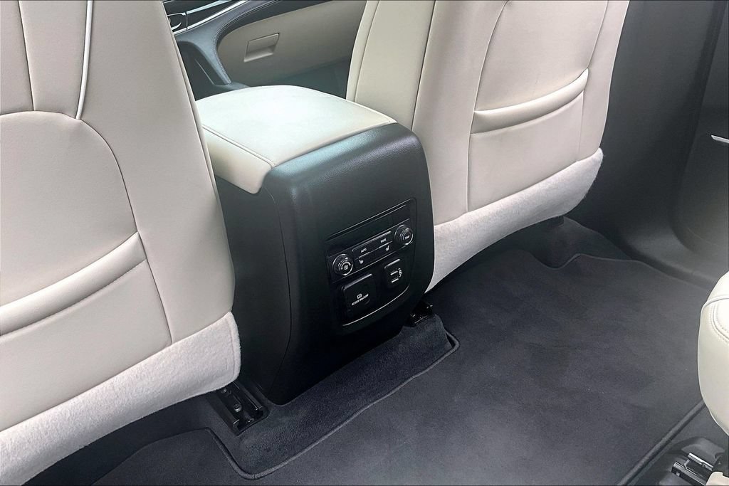 Used 2023 Buick Enclave Avenir w/ Avenir Technology Package FWD image 31