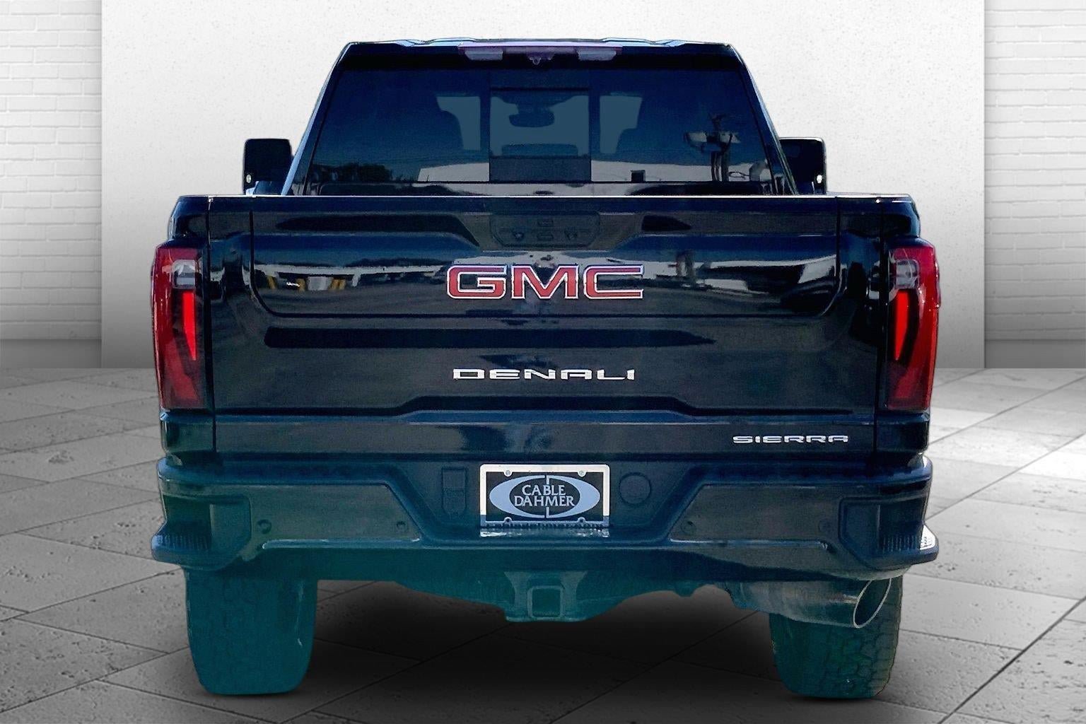 Used 2024 GMC Sierra 2500 Denali w/ Denali Reserve Package AWD/4WD image 3