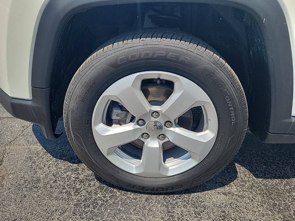 Used 2019 Jeep Compass Latitude w/ Popular Equipment Group AWD/4WD image 12