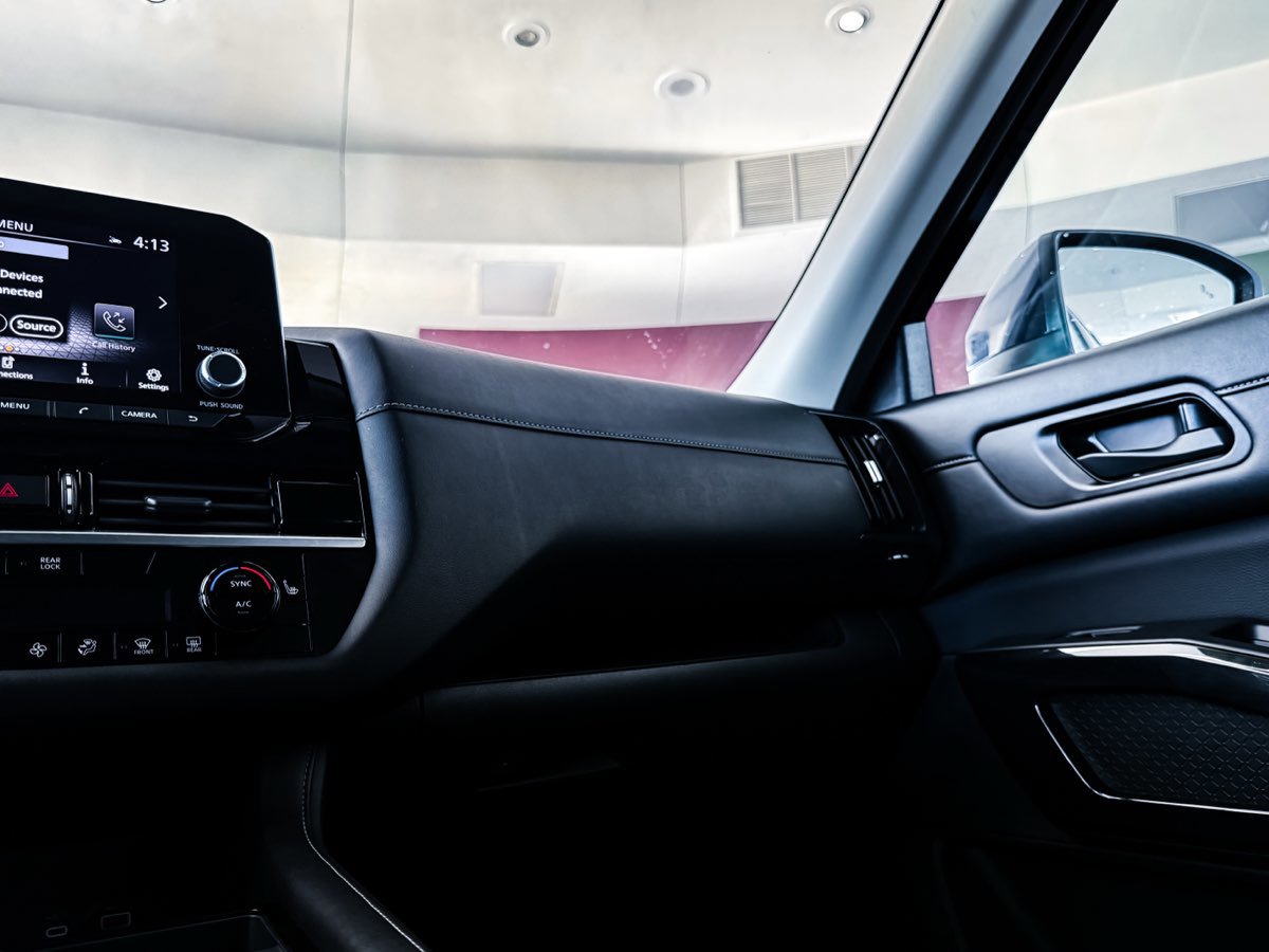 Used 2025 Nissan Pathfinder SV image 37