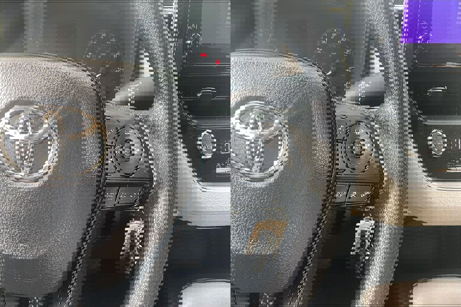 Used 2023 Toyota Corolla LE w/ Carpet Mat Package (TMS) image 24