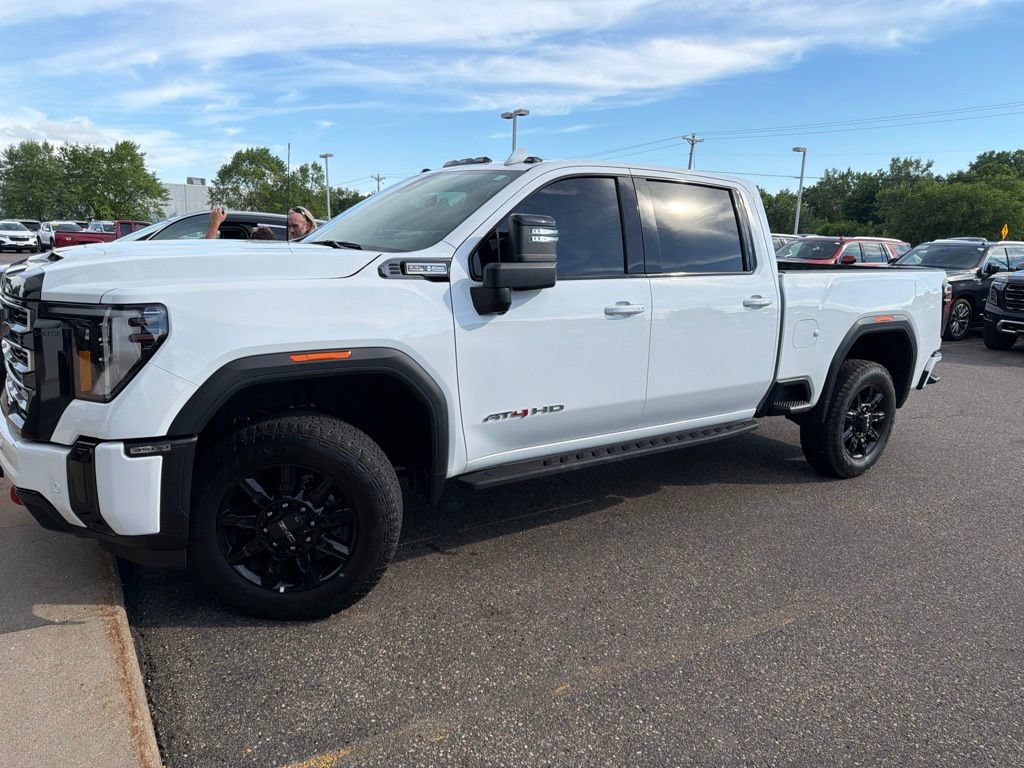 Used 2025 GMC Sierra 3500 AT4 w/ AT4 Premium Plus Package AWD/4WD image 2
