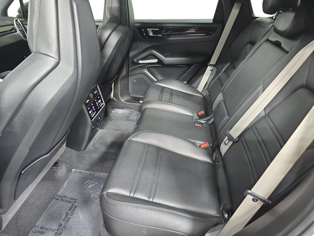 Used 2022 Porsche Cayenne Platinum Edition AWD/4WD image 24