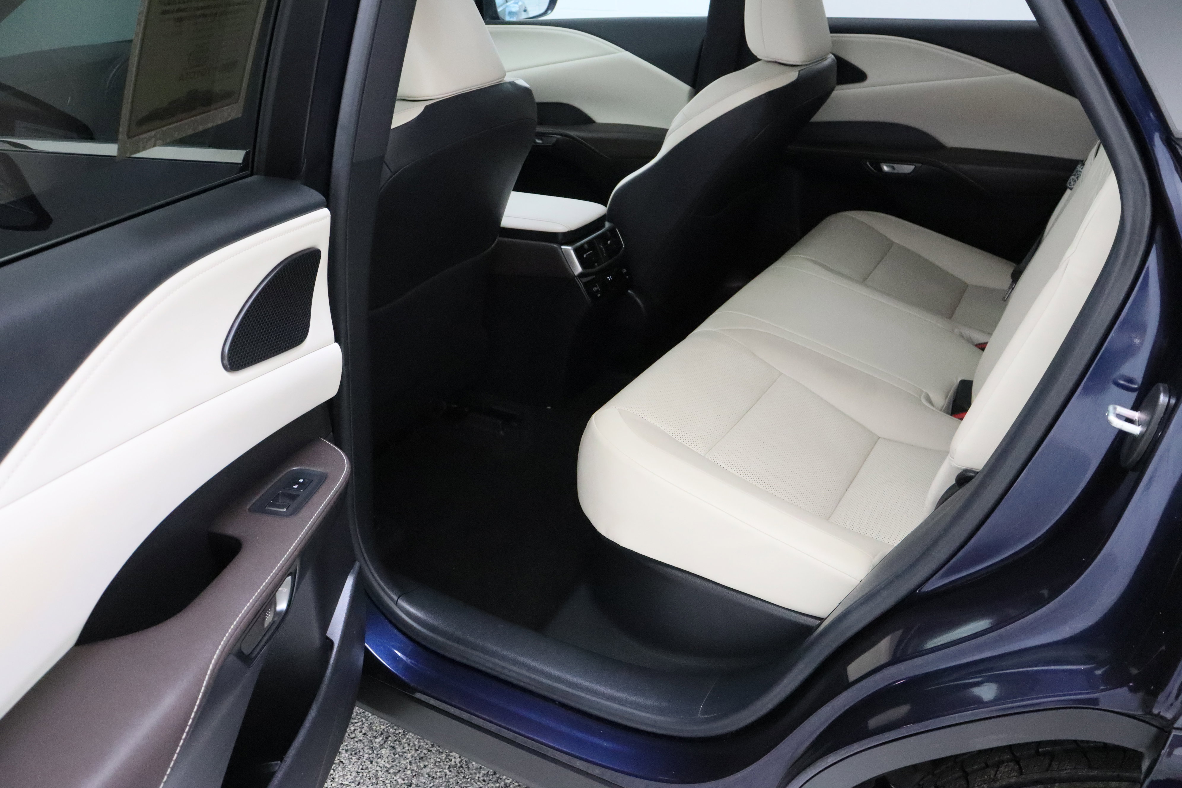 Used 2023 Lexus RX 350 Premium w/ Cold Area Package image 28