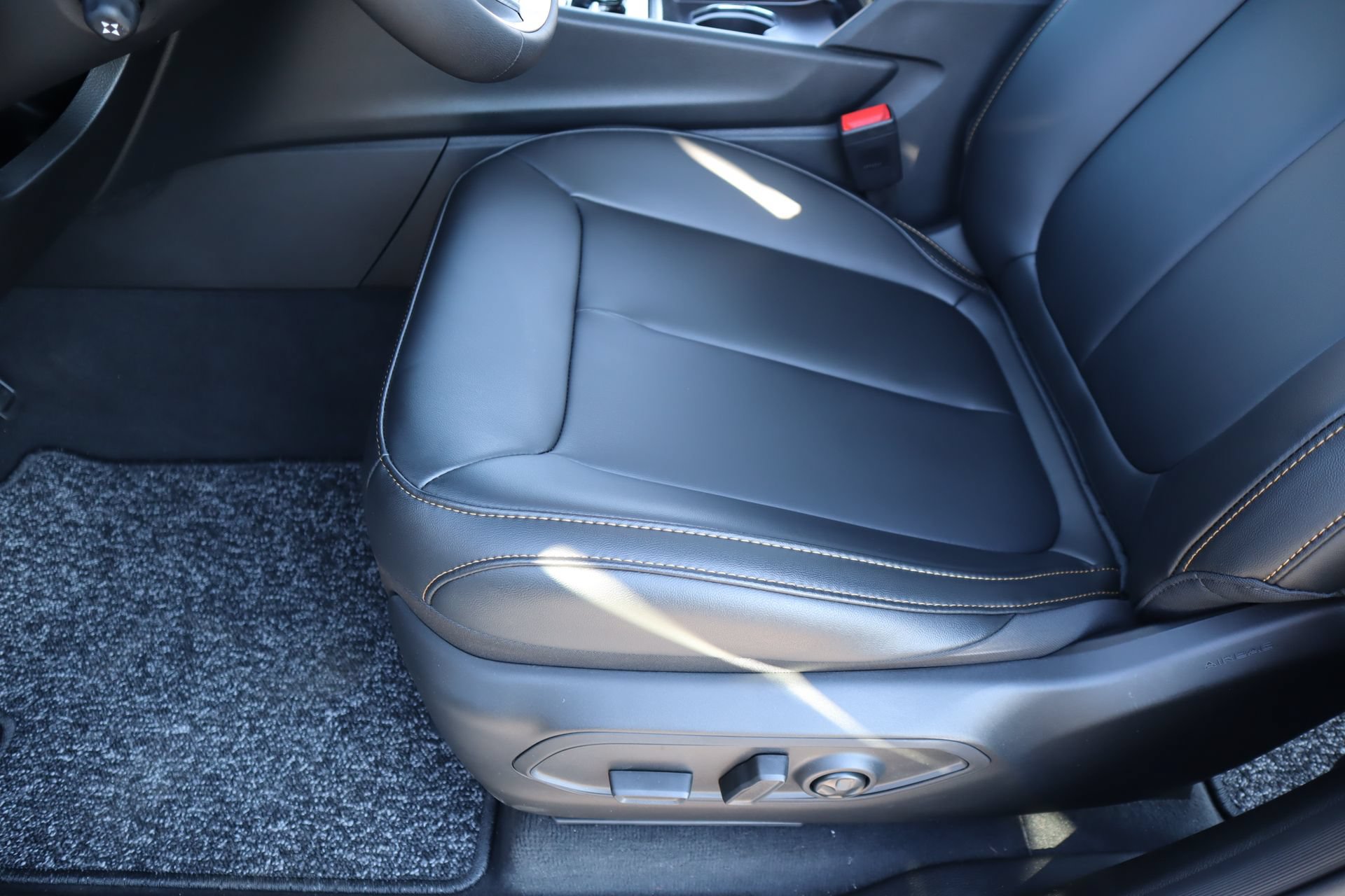 New 2026 Jeep Grand Cherokee Limited AWD/4WD image 12