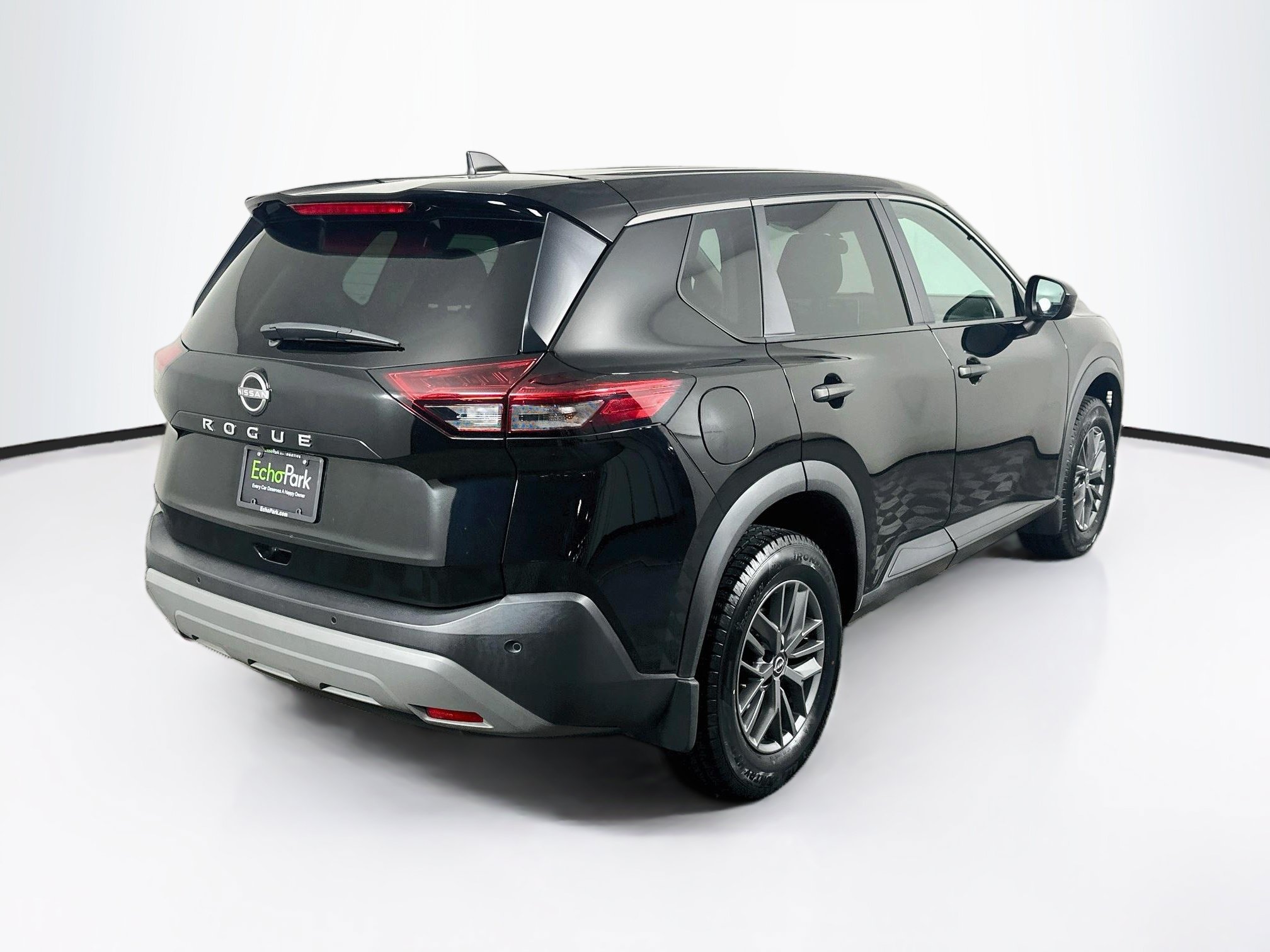 Used 2023 Nissan Rogue S FWD image 9
