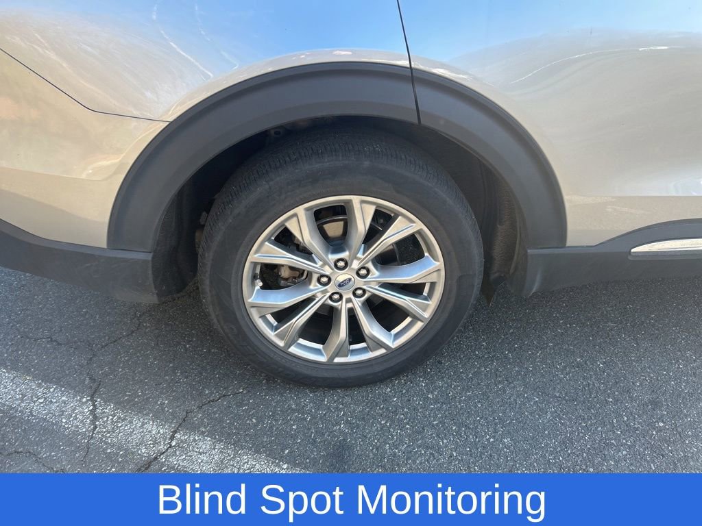 Used 2023 Ford Explorer XLT w/ Equipment Group 202A image 6