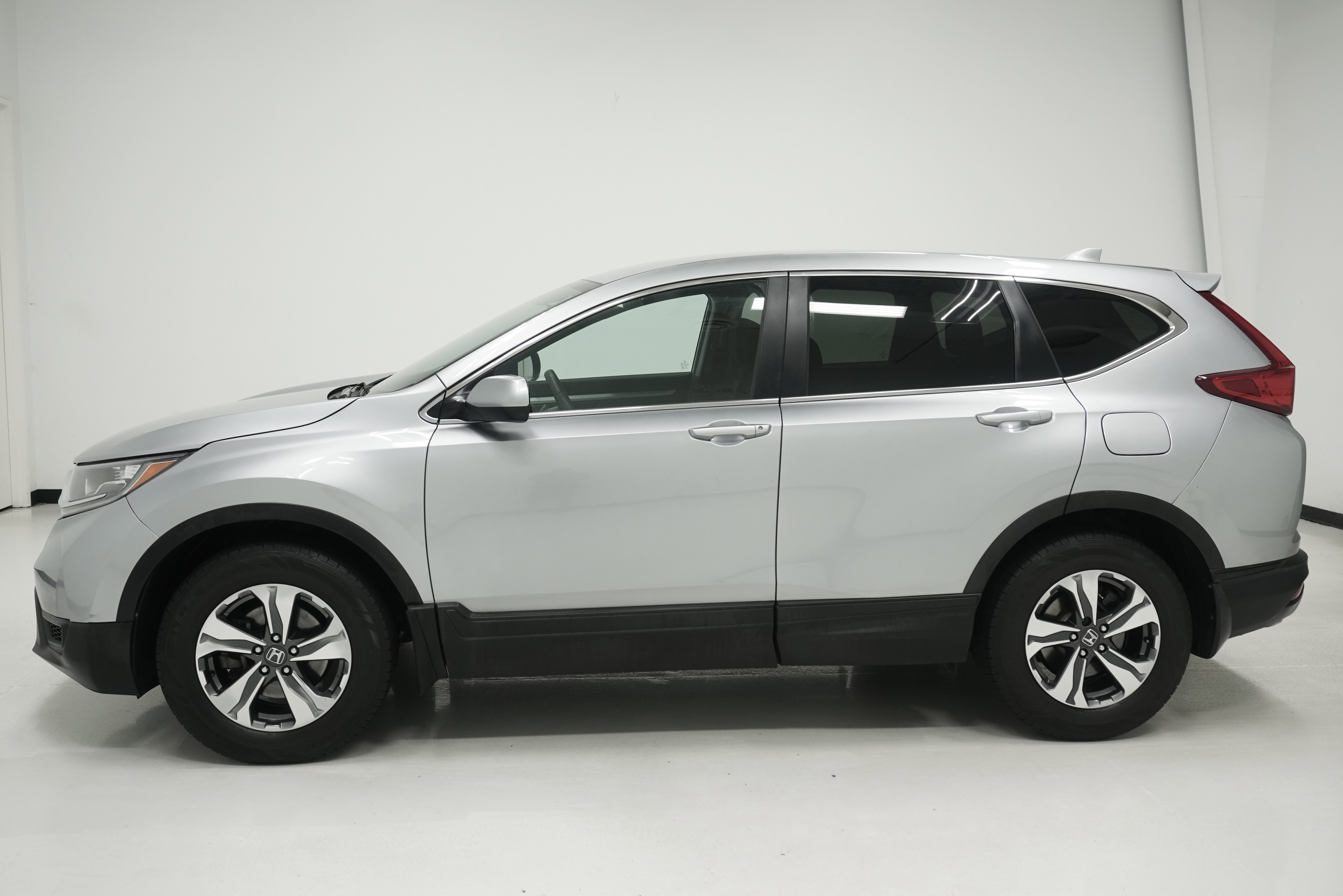 Used 2018 Honda CR-V LX image 7