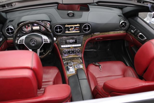 Used 2013 Mercedes-Benz SL 550 image 2