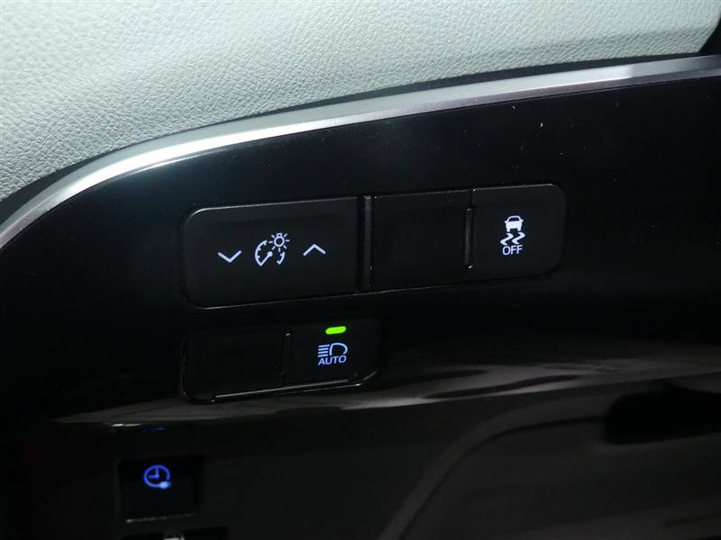 Used 2021 Toyota Prius Prime XLE image 28