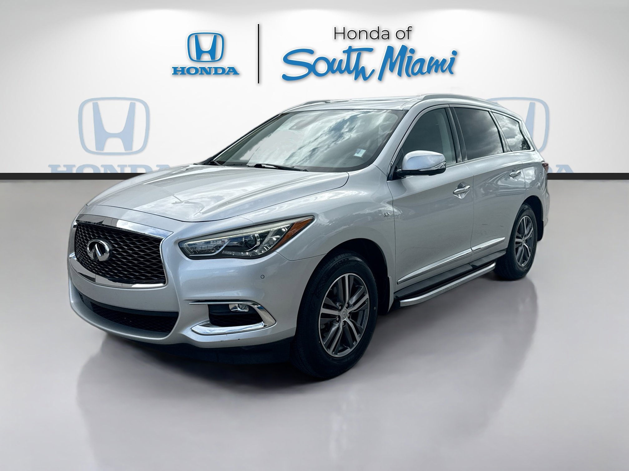 Used 2019 INFINITI QX60 Luxe w/ Essential Package image 3