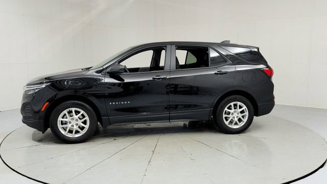 Used 2024 Chevrolet Equinox LS w/ LS Convenience Package image 2