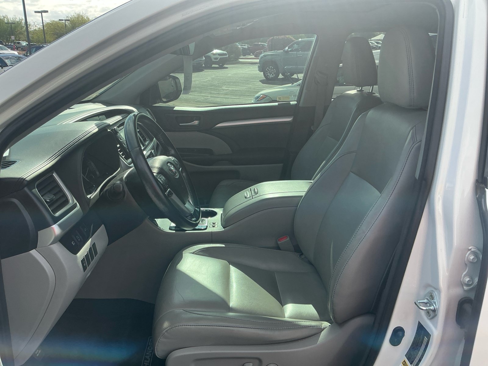 Used 2017 Toyota Highlander XLE AWD/4WD image 14