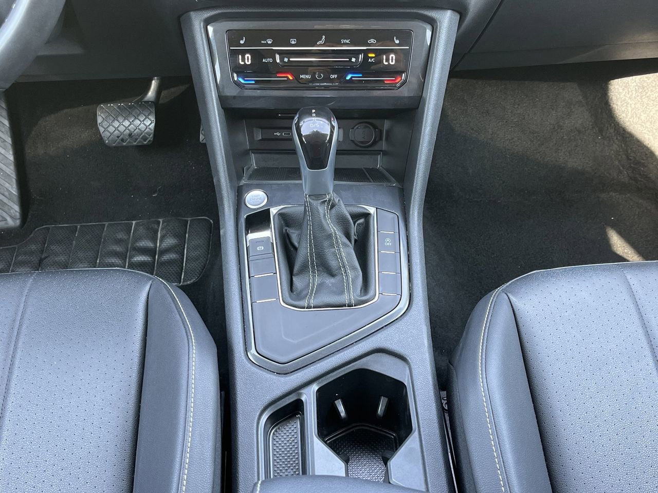 Used 2024 Volkswagen Tiguan SE FWD image 4