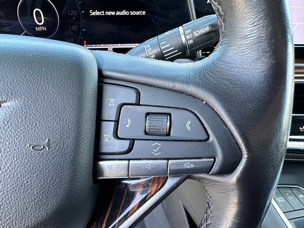 Used 2024 Cadillac Escalade Luxury AWD/4WD image 40