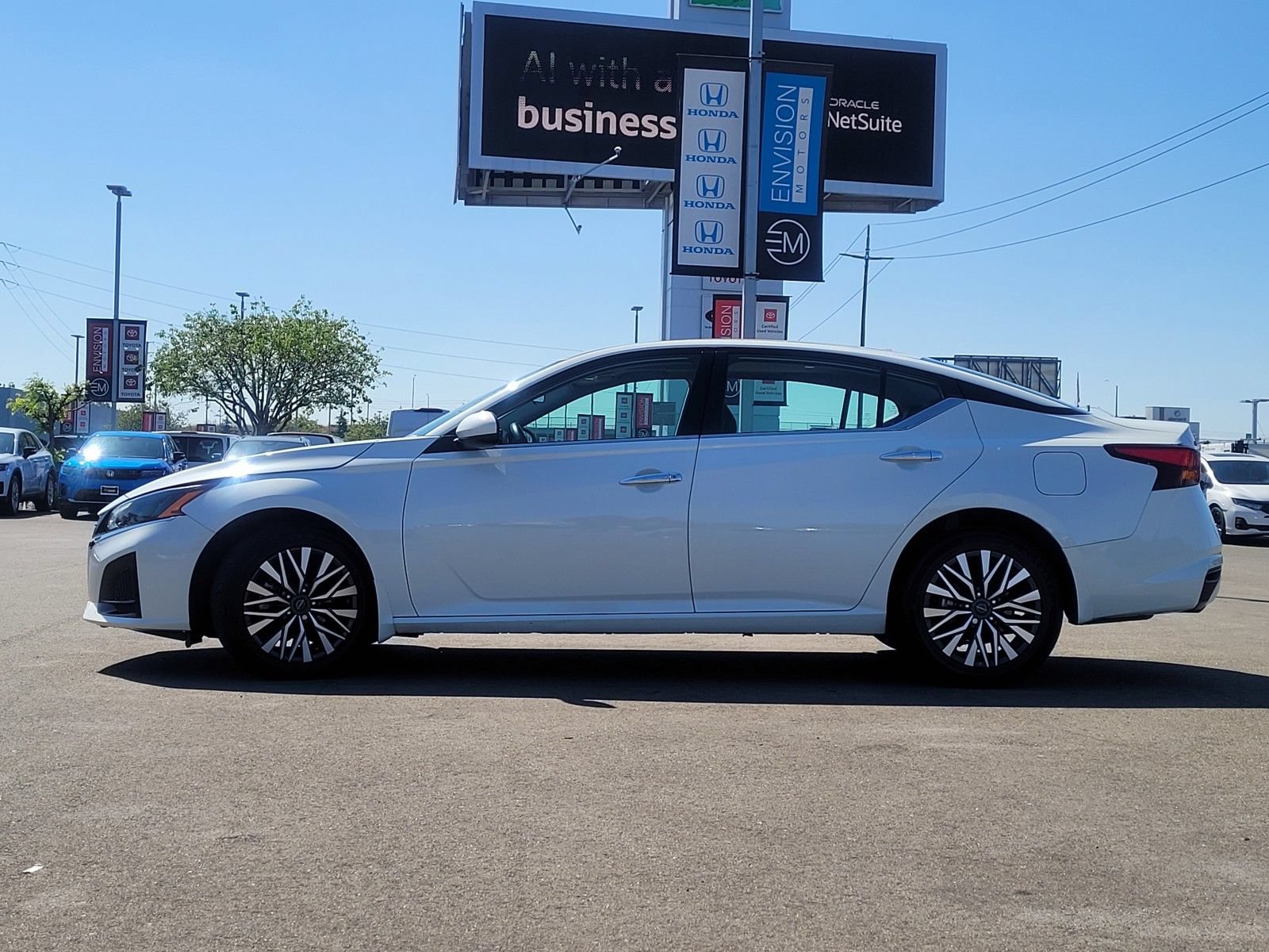 Used 2023 Nissan Altima 2.5 SV w/ SV Premium Package AWD/4WD image 4