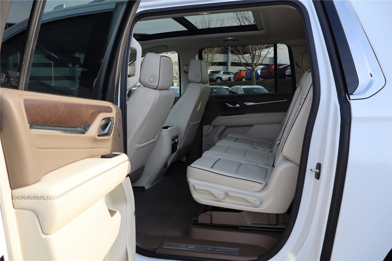 Used 2023 GMC Yukon XL Denali image 22