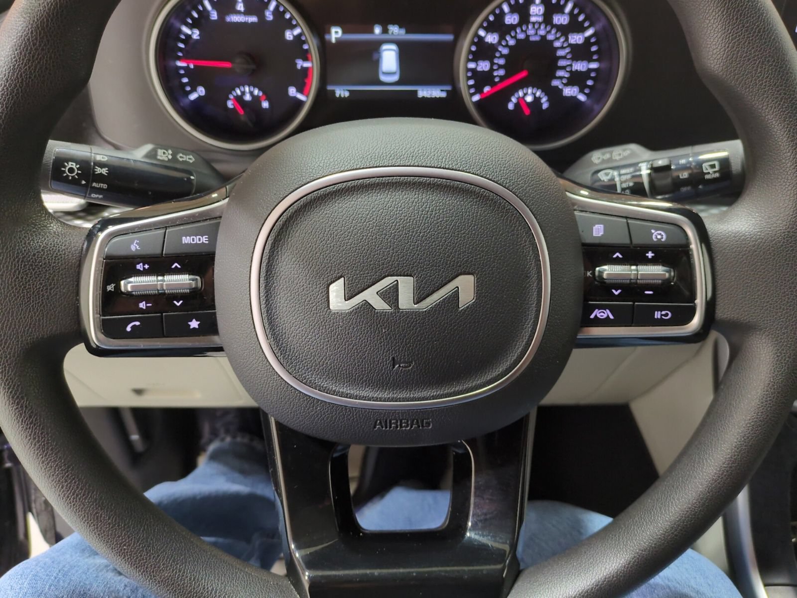 Certified 2024 Kia Carnival LX FWD image 21