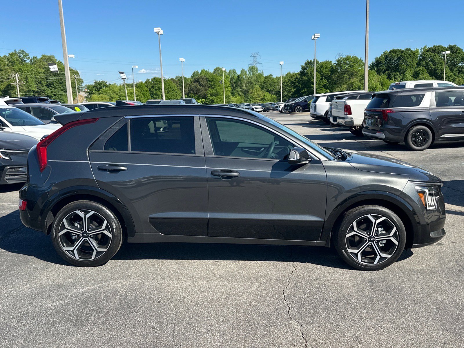 Certified 2025 Kia Niro EX Touring FWD image 2