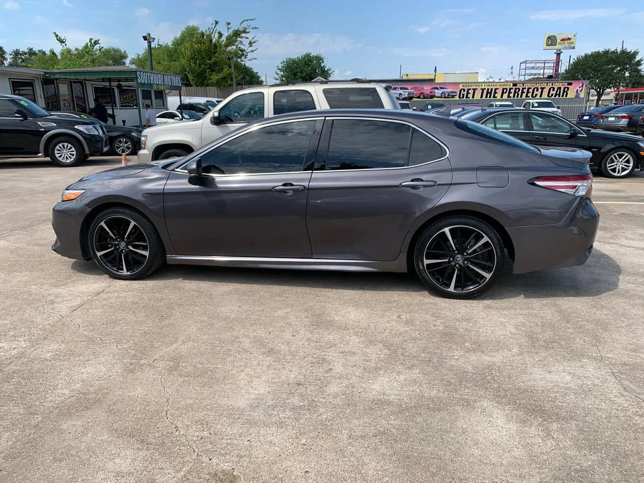 Used 2020 Toyota Camry XSE w/ Navigation Package FWD image 9