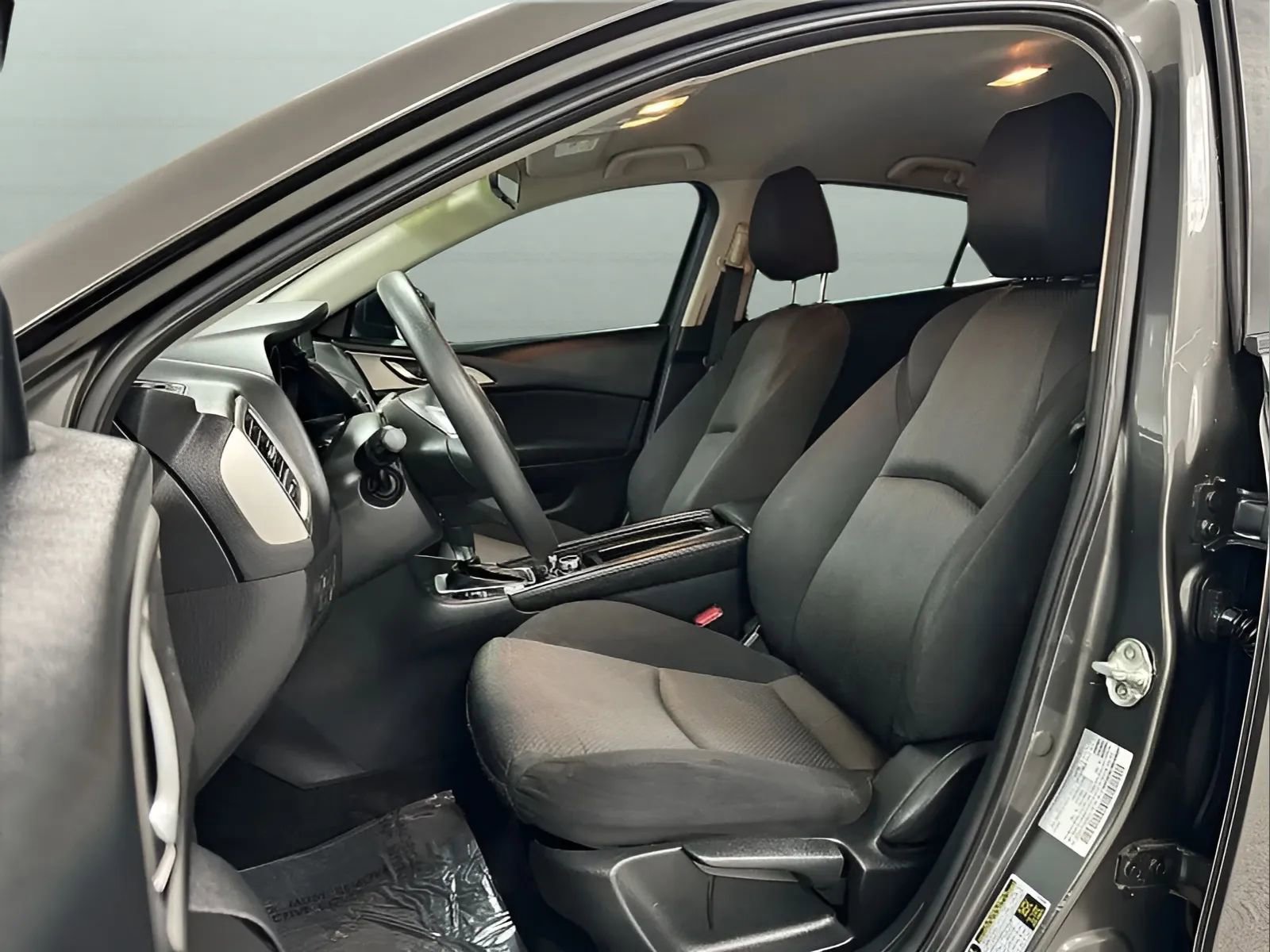 Used 2018 MAZDA MAZDA3 Sport FWD image 10