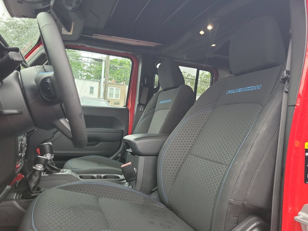Certified 2025 Jeep Wrangler Unlimited Rubicon 4xe w/ Convenience Group AWD/4WD image 19