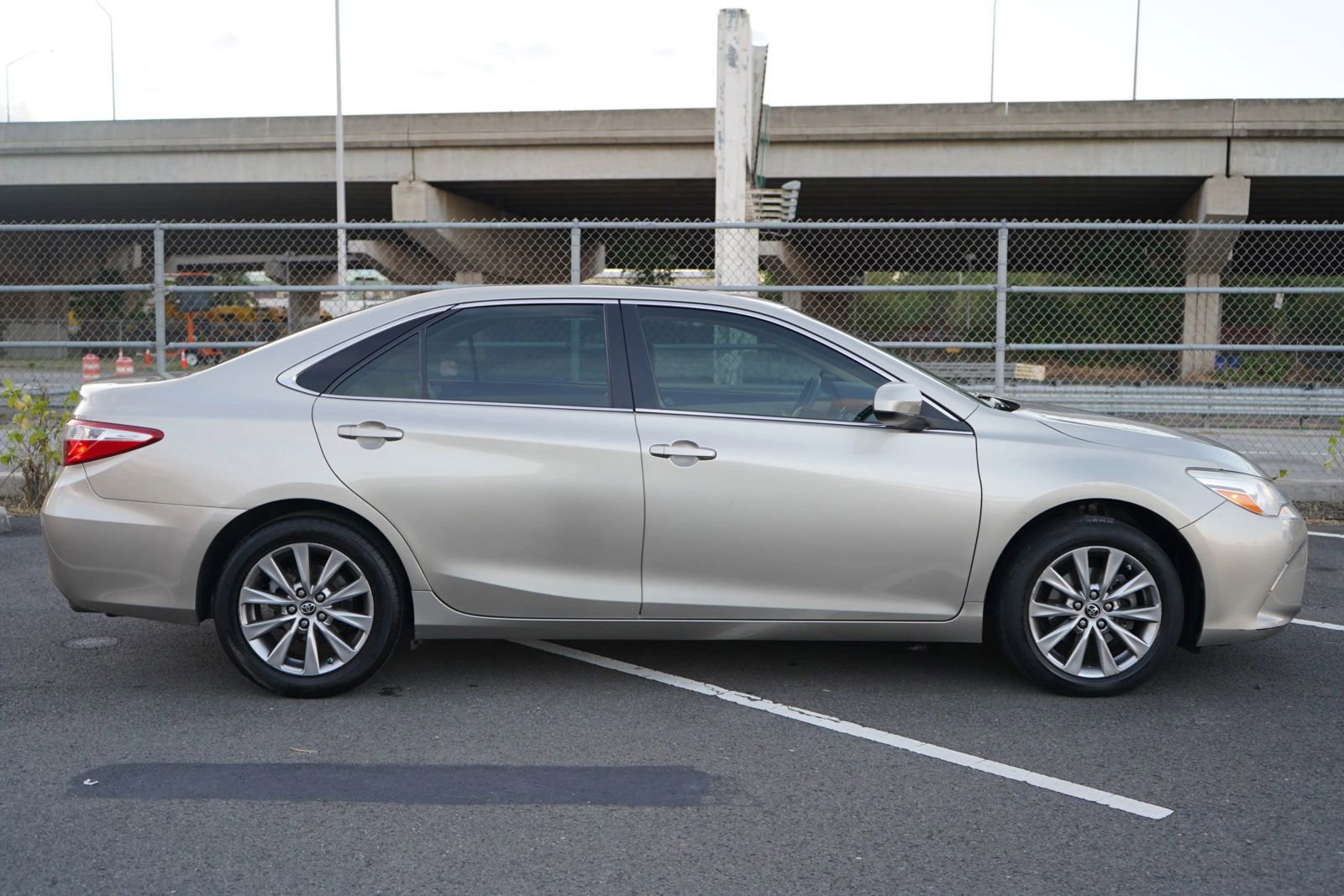 Used 2016 Toyota Camry XLE image 23