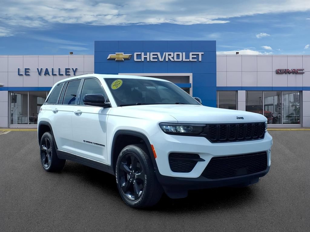 Used 2023 Jeep Grand Cherokee Altitude AWD/4WD image 1