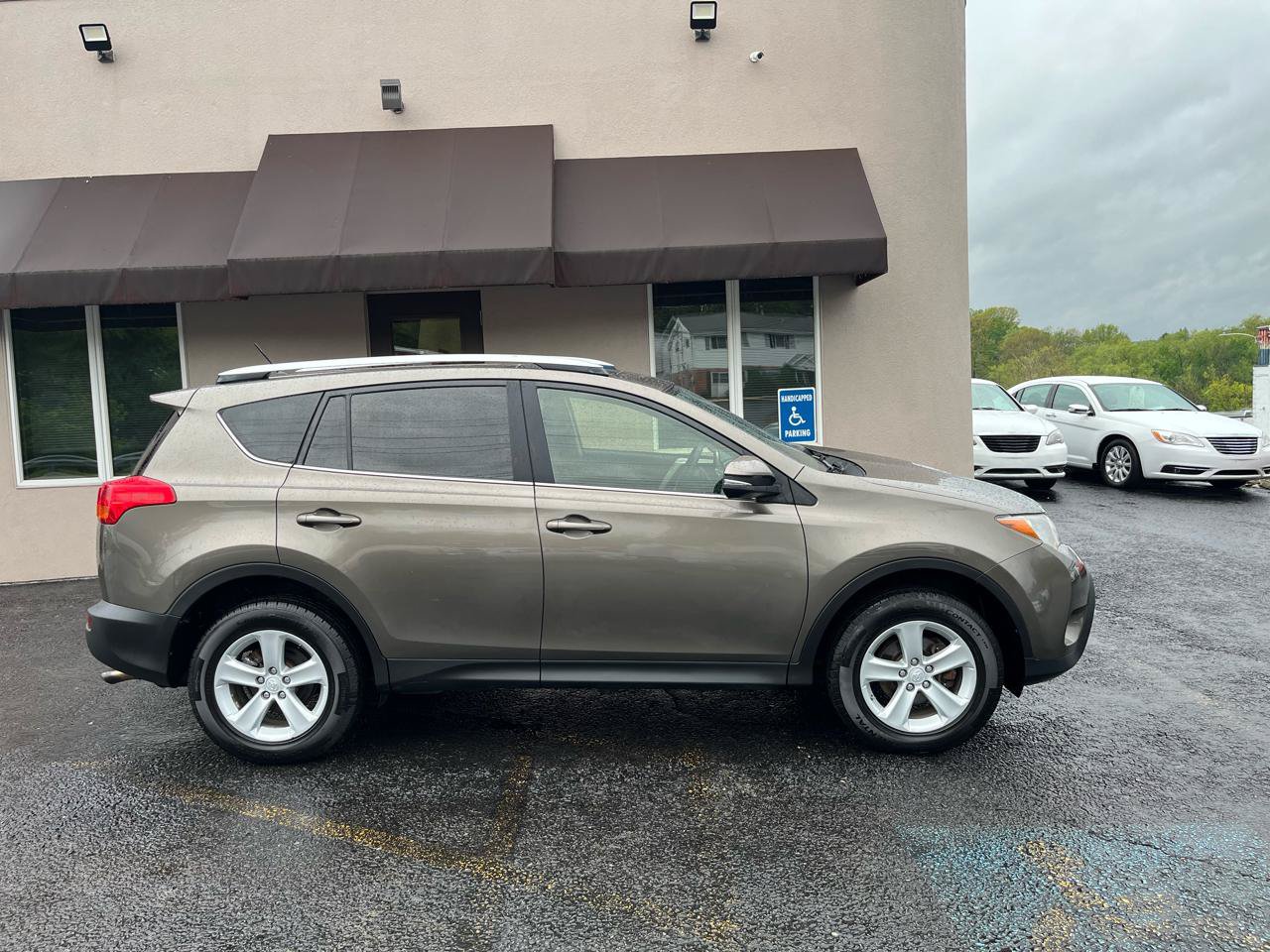 Used 2013 Toyota RAV4 XLE AWD/4WD image 4
