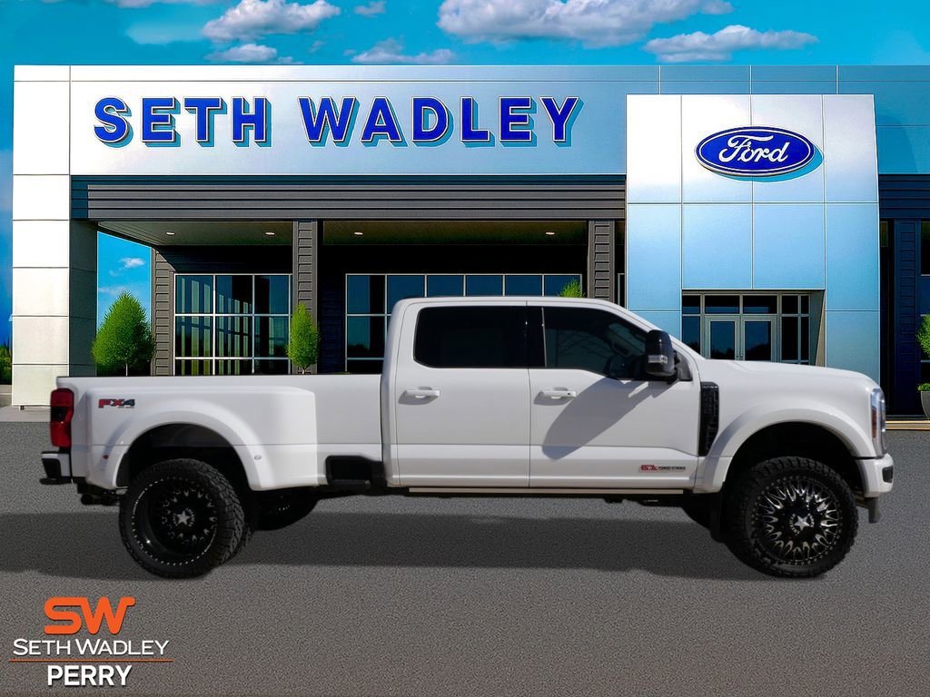 Used 2026 Ford F450 Platinum w/ FX4 Off-Road Package image 2