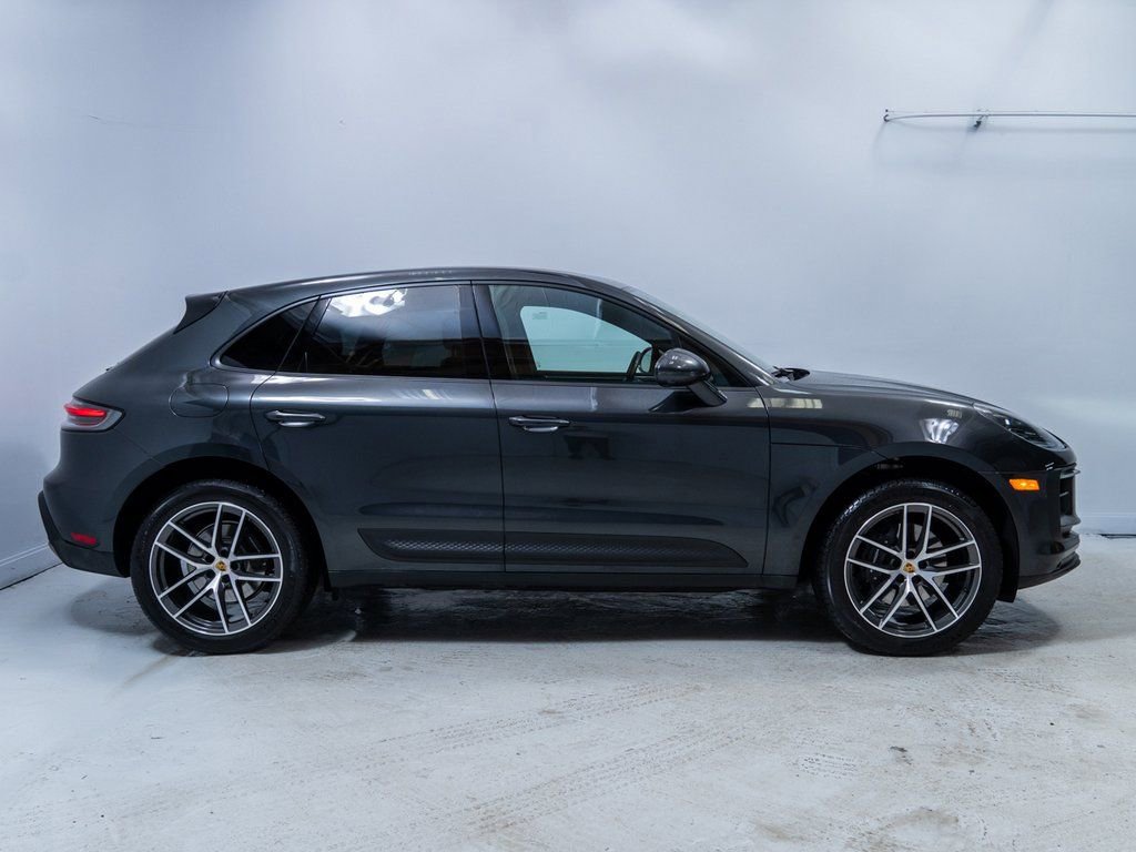 Used 2025 Porsche Macan image 8