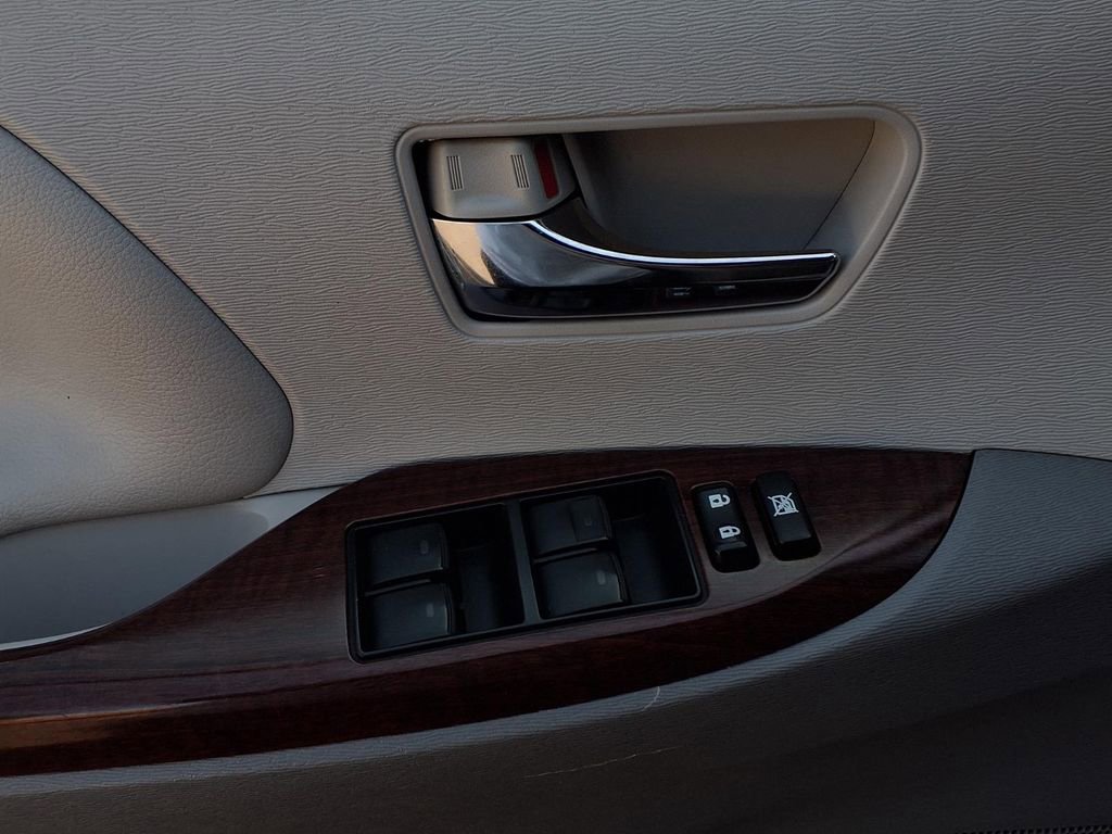 Used 2013 Toyota Sienna XLE FWD image 16