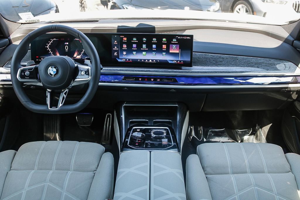 Used 2025 BMW 760i xDrive image 12